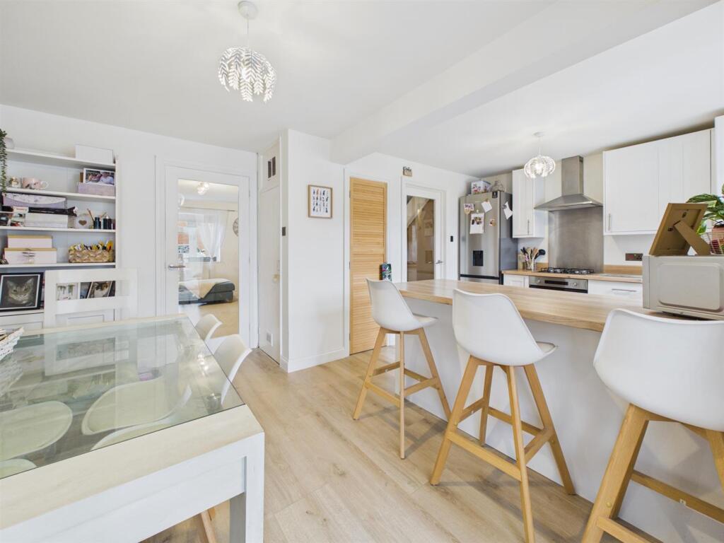 House in Gloucester - View 5