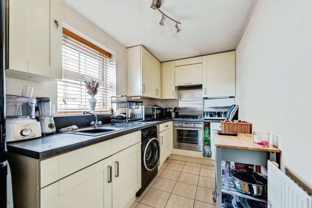 Apartment in West Oxfordshire, Witney - View 2