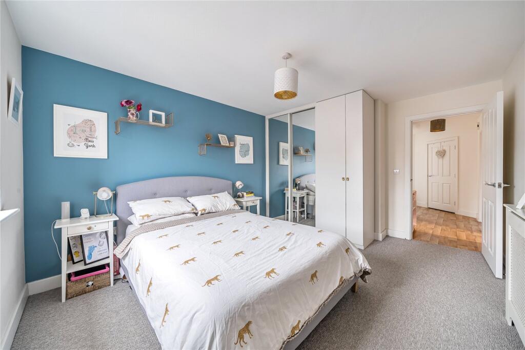 Apartment in Elmbridge, Hersham - View 6