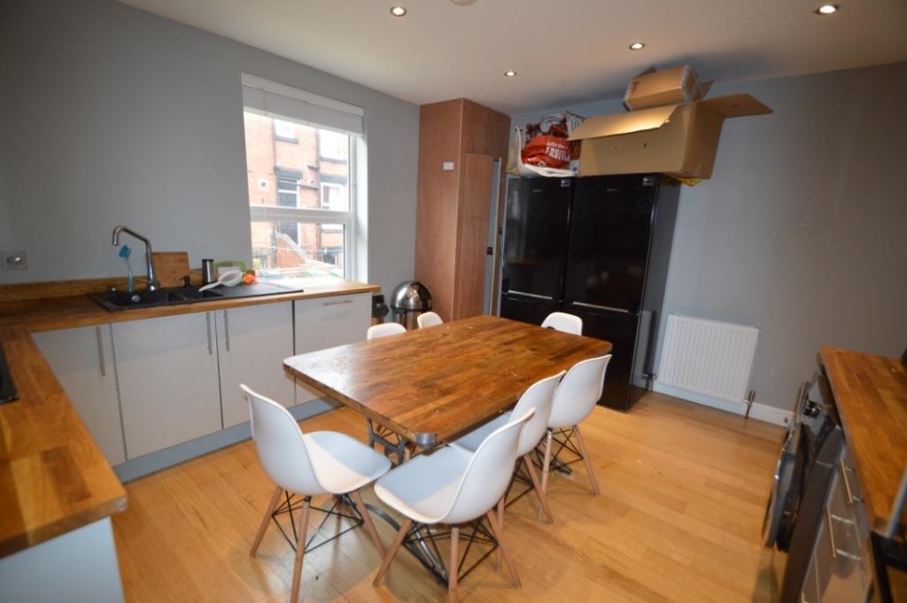 6 bedroom terraced house for rent