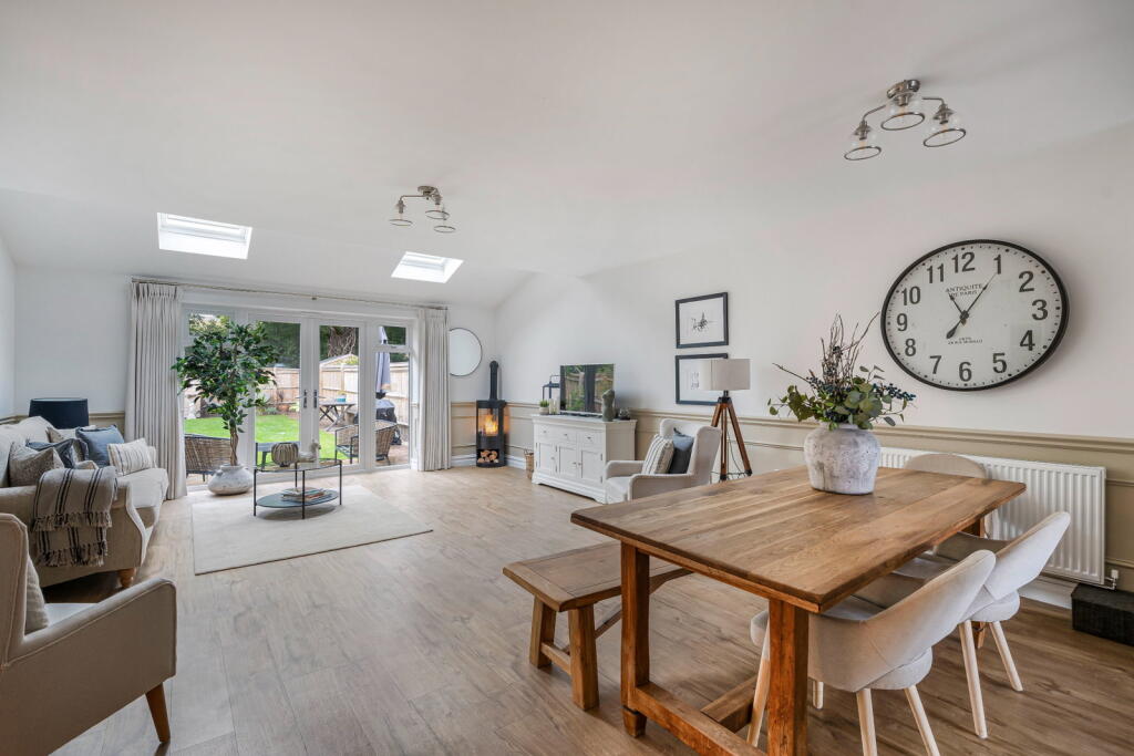 Lorimer Avenue, Cranleigh, GU6 8WQ photo 4