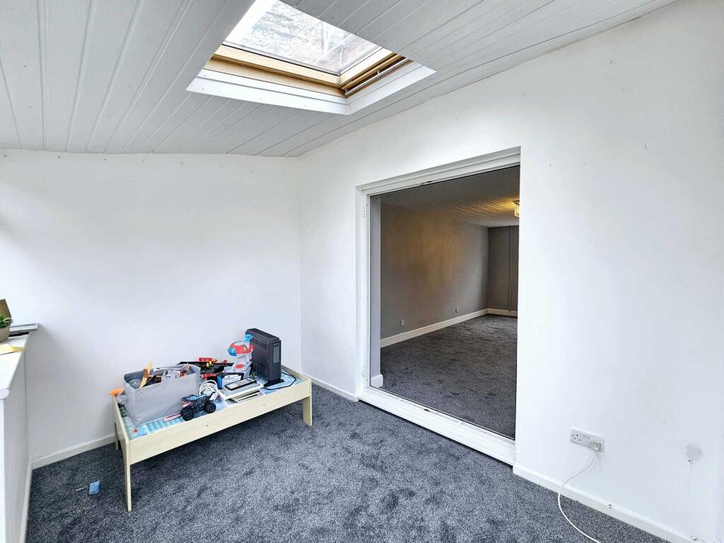 Herdborough Road, Eastfield, Scarborough, North Yorkshire photo 4