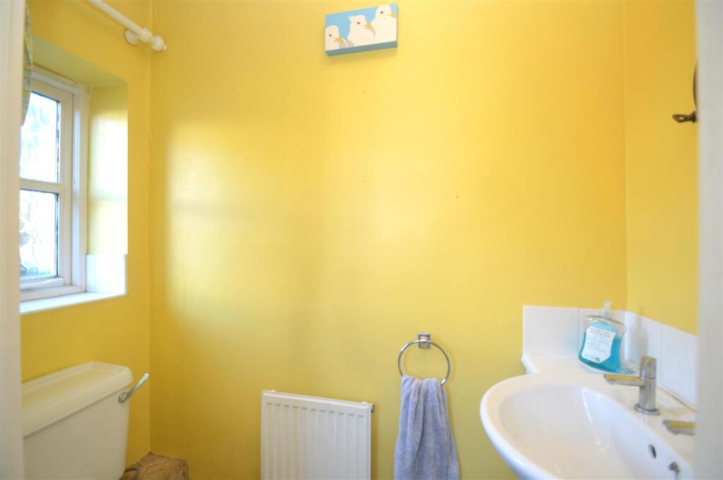 Britannia Way, East Cowes photo 4