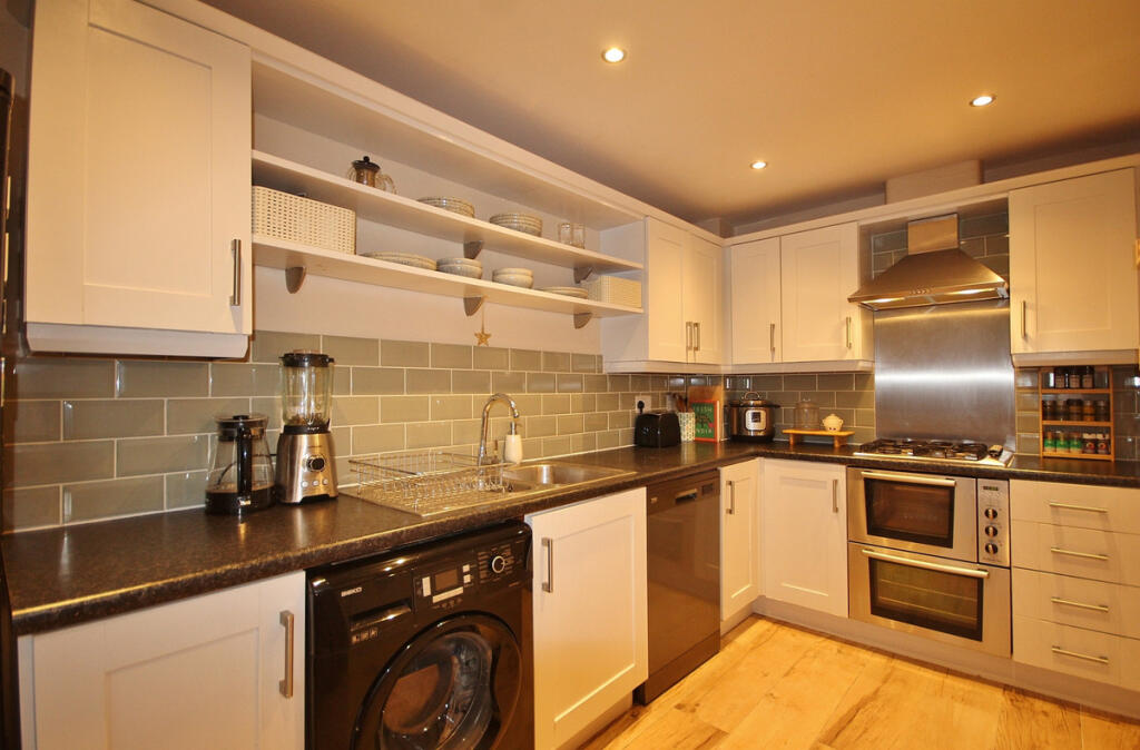 Woodley Green, Witney, OX28 photo 2