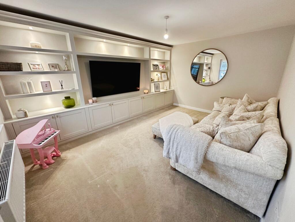 House in Basingstoke and Deane, Vyne Park, Bramley - View 4