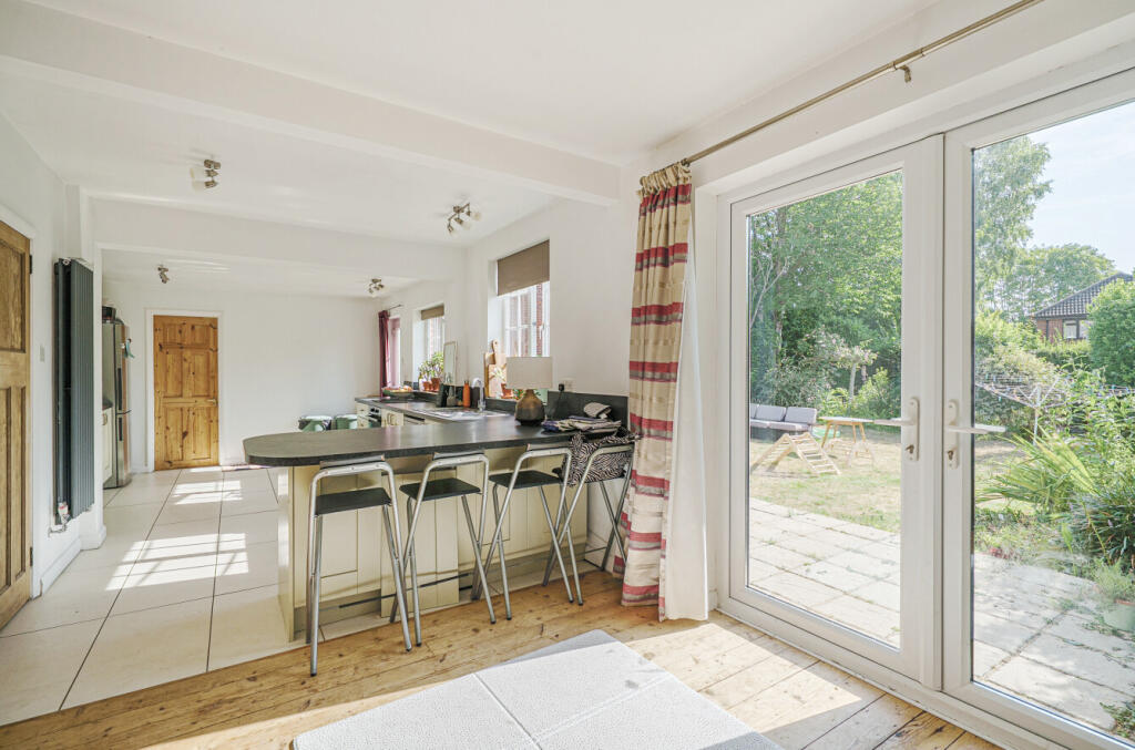 House in Woking, Maybury, Westfield - View 2