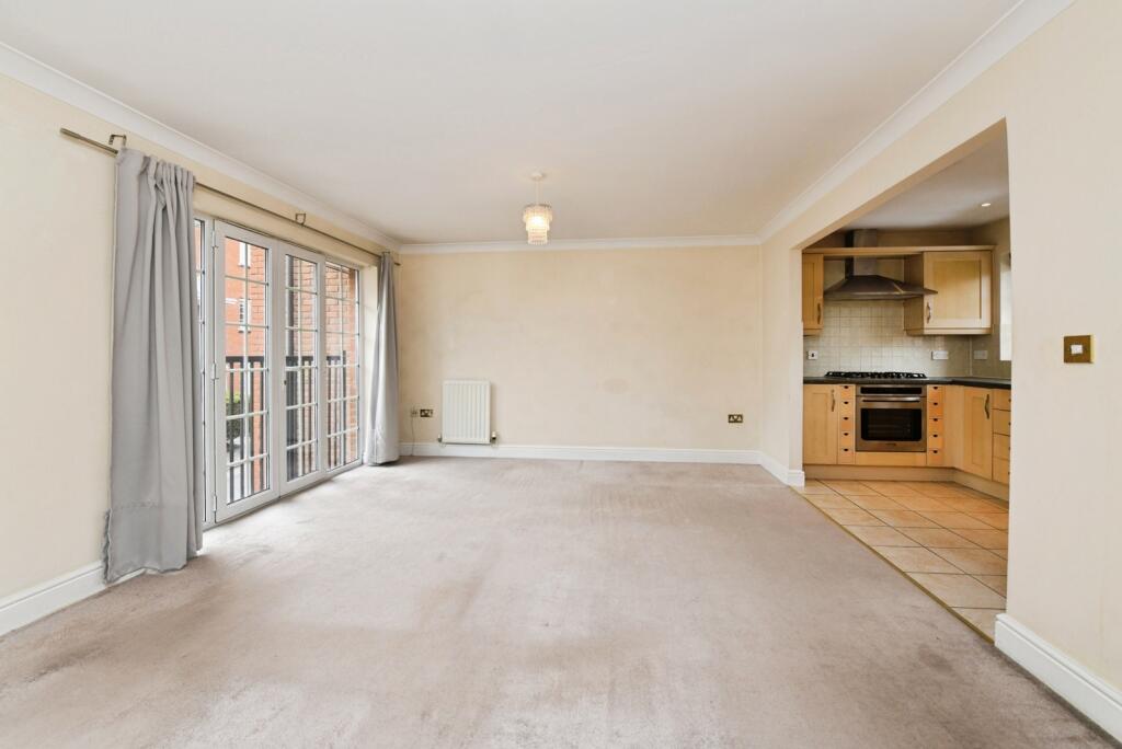 Apartment in Brentwood, Essex - More