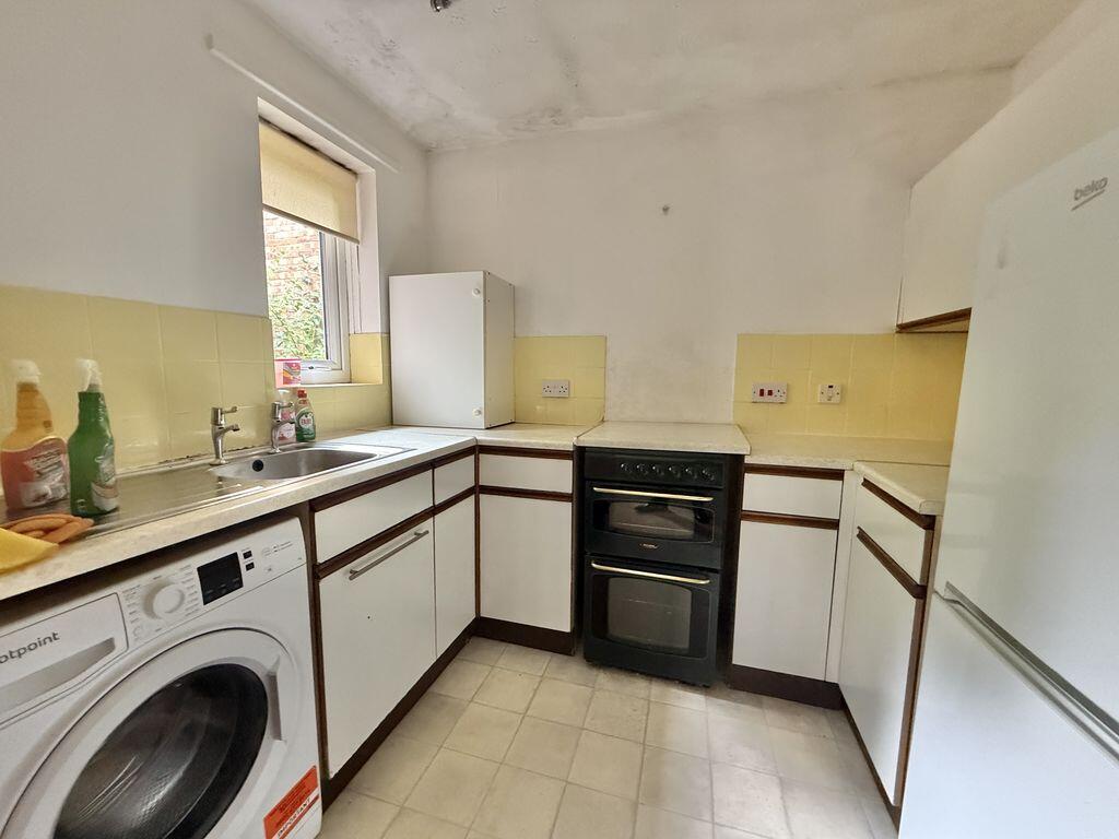 House in Birmingham, West Midlands - More