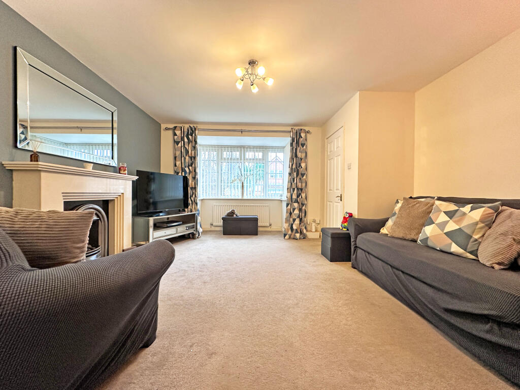 Russell Close, TIPTON, DY4 0HZ photo 2