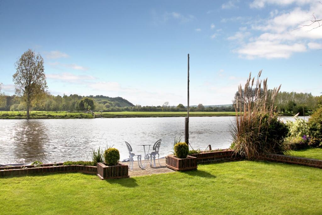 Apartment in Slough, Wooburn - View 5