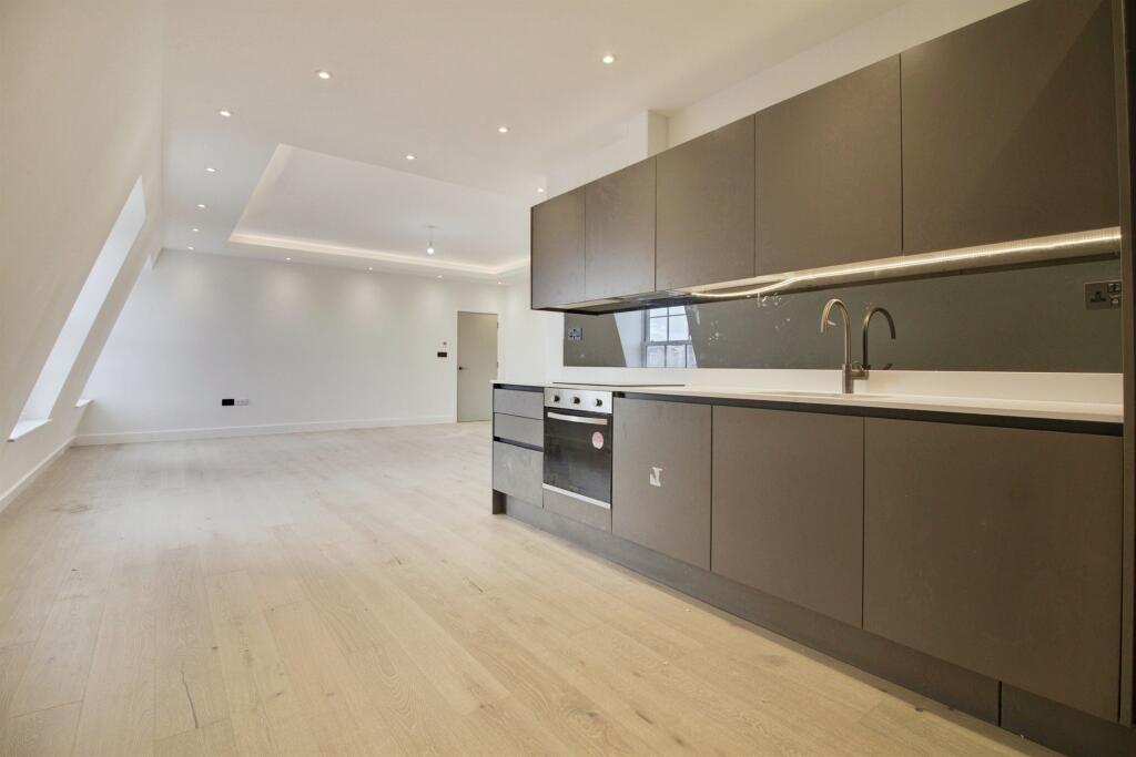 Additional image 6 of Stonehills, Welwyn Garden City