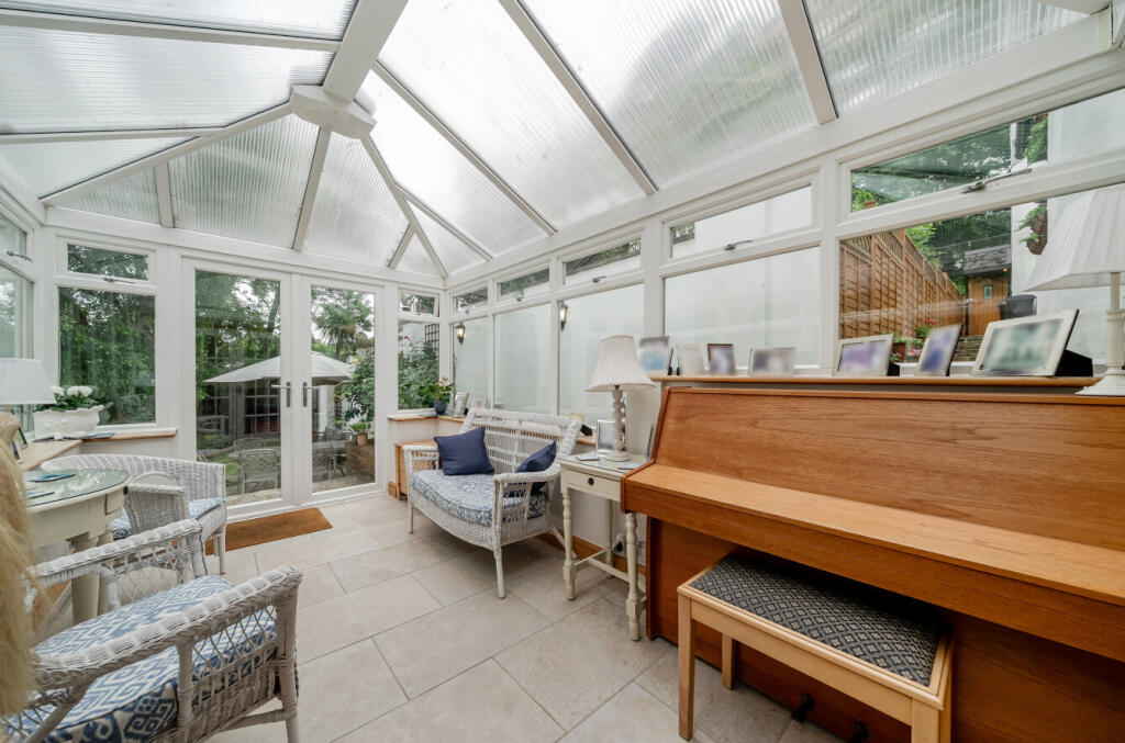 House in London, Hawkwood, Chislehurst - More