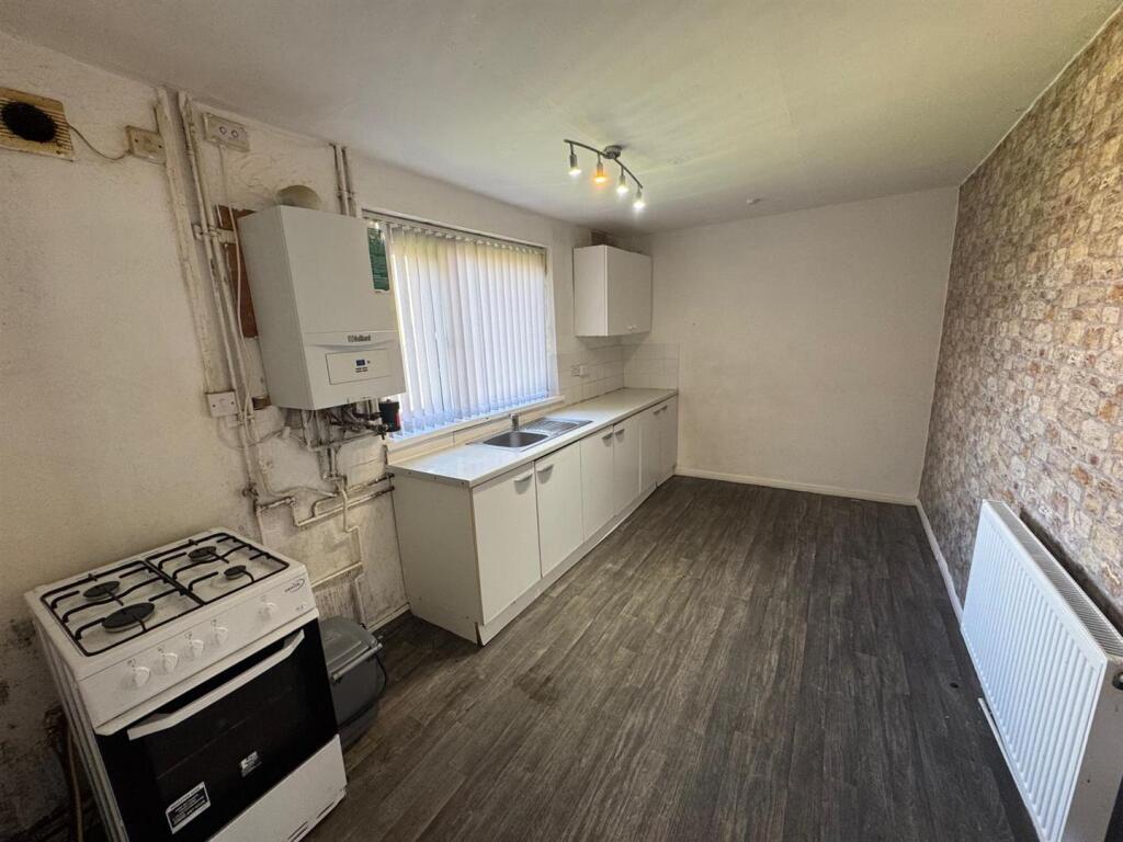 Summerlands Grove, Bradford photo 4