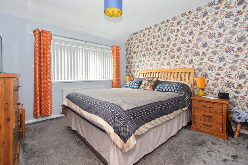 House in Leeds, Rothwell Haigh, Stourton - More