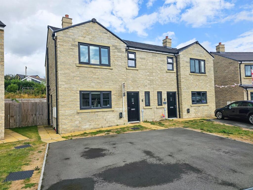 Main image of property: Mill Gardens, Silsden