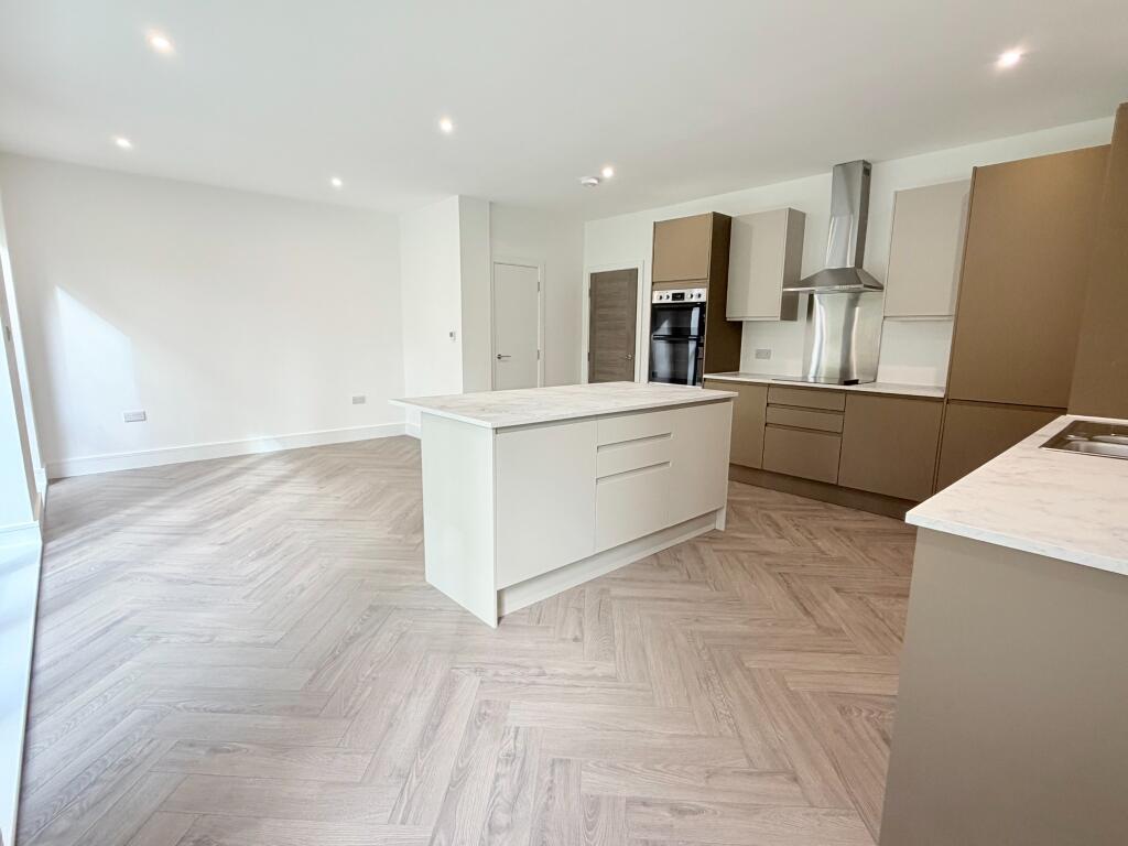 House in Southampton - More