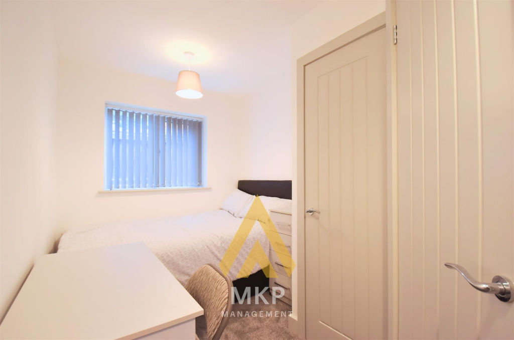 6 bedroom terraced house for rent
