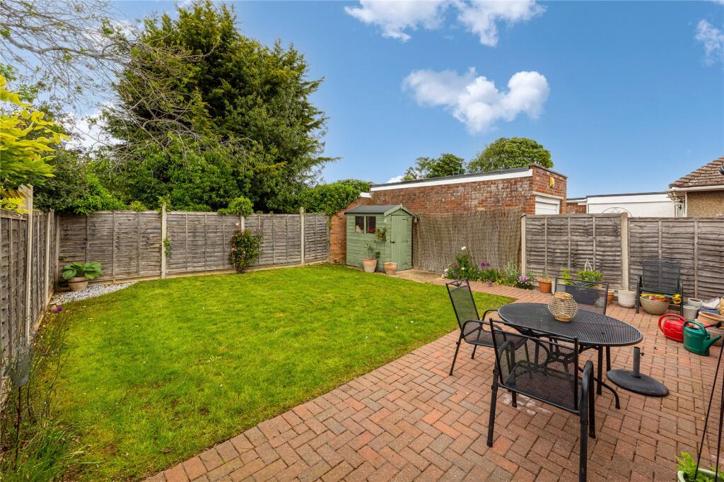 Chapel Close, Toddington, Bedfordshire, LU5 photo 4