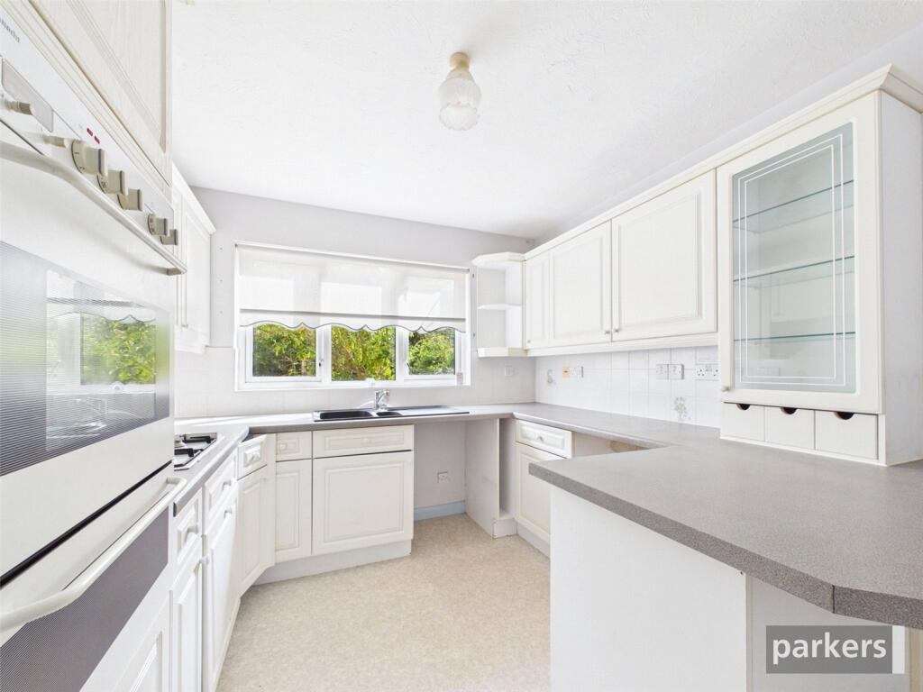 Hubbard Close, Twyford, Reading, Berkshire, RG10 photo 2