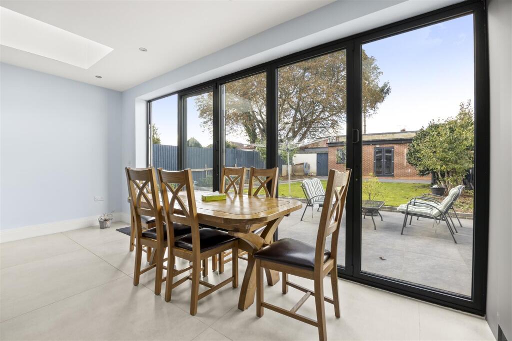 House in London - View 5