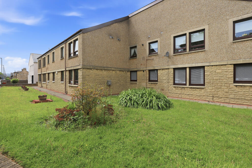 Main image of property: 8 Palmer Court, Grangemouth, FK3