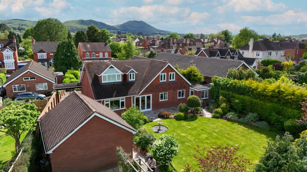 Main image of property: Leegomery Road, Wellington, Telford, Shropshire, TF1 3BP