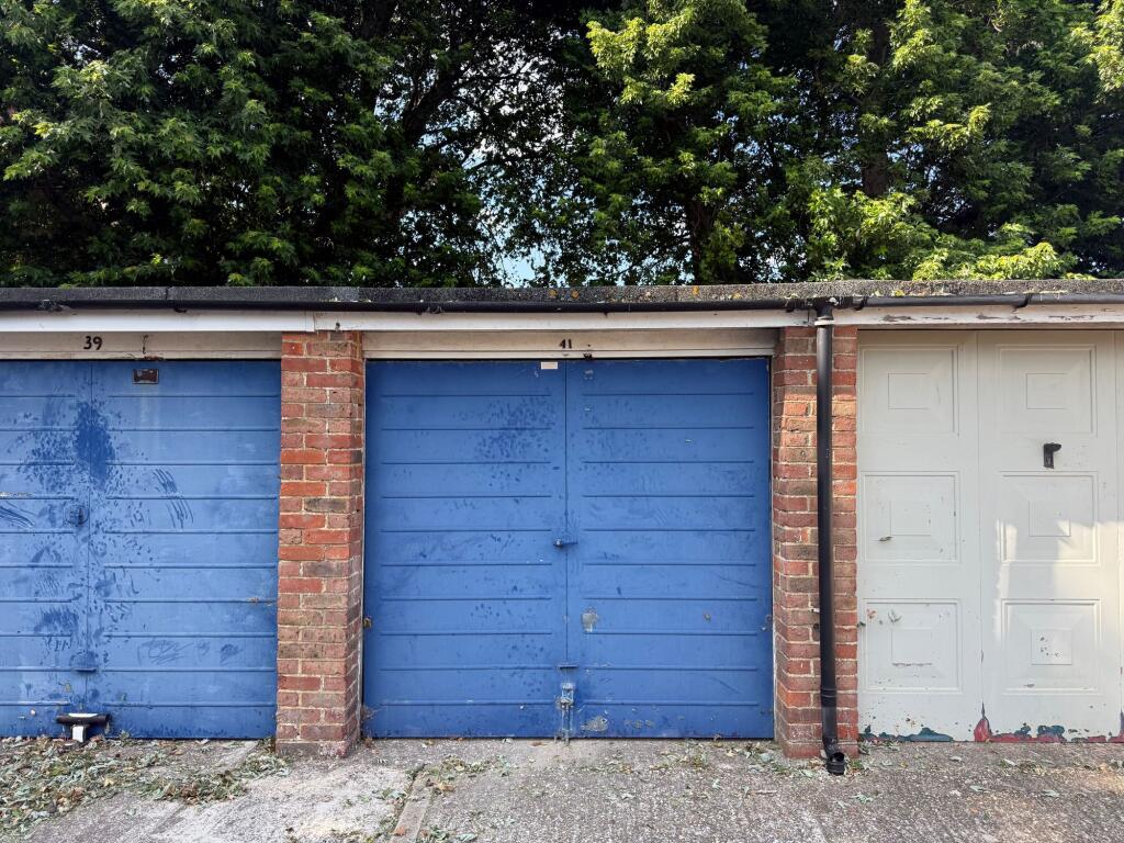 Main image of property: Furzedown Garages, Littlehampton, BN17