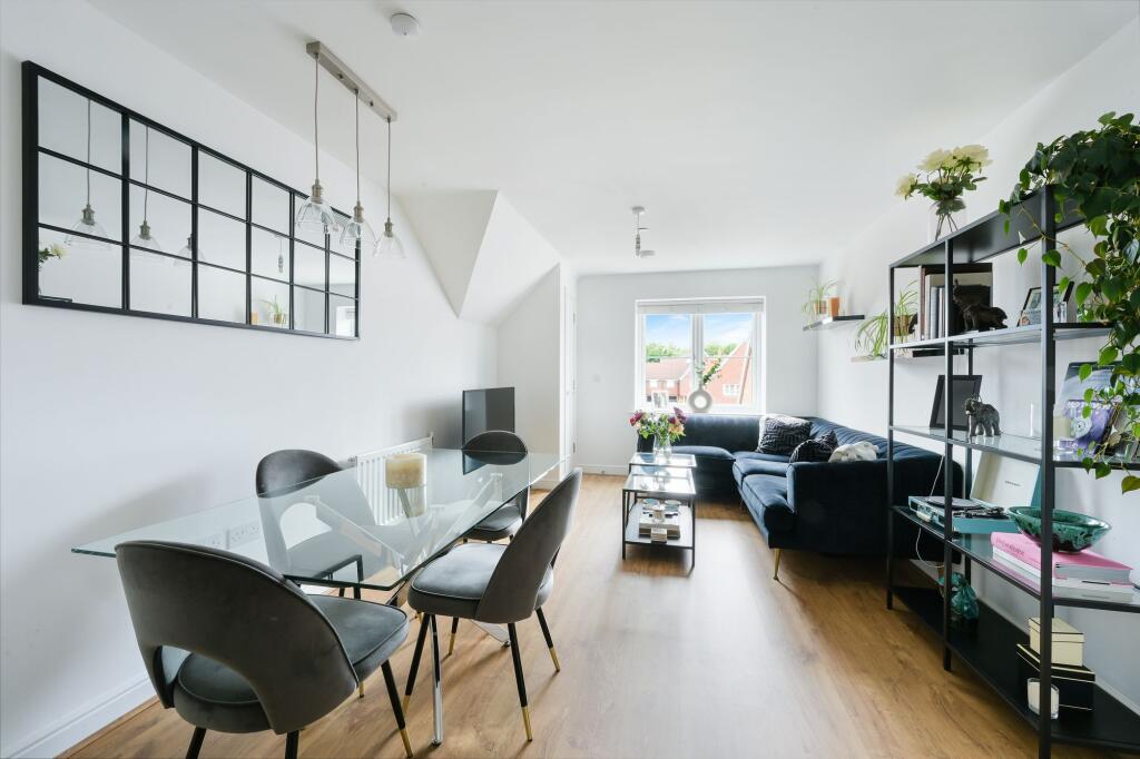 Apartment in Kingston upon Thames - View 2