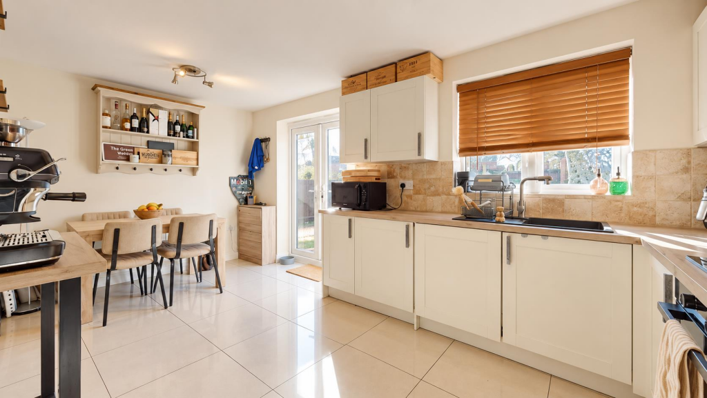 House in Milton Keynes, Broughton and Milton Keynes - More