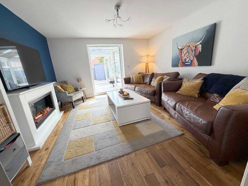 Priors Grove Close, Chase Meadow, Warwick photo 2