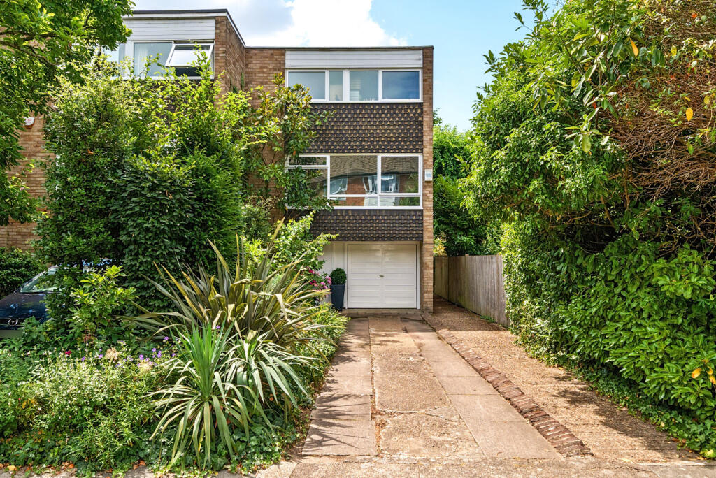 Main image of property: Kingswood Close, Surbiton, KT6