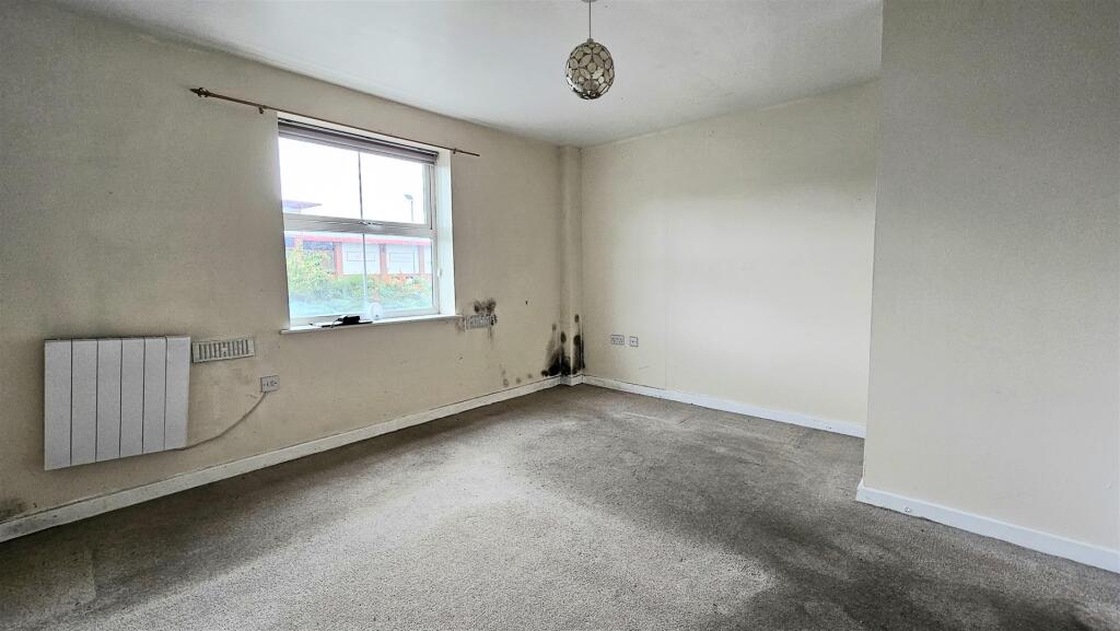 Apartment in Luton - View 3