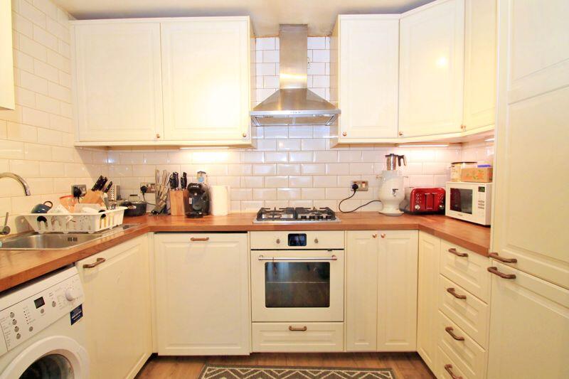 Forty Avenue, Wembley photo 3