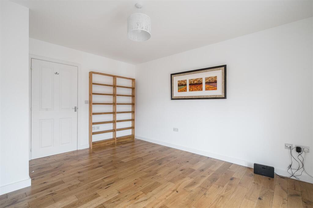 Apartment in Swindon - More
