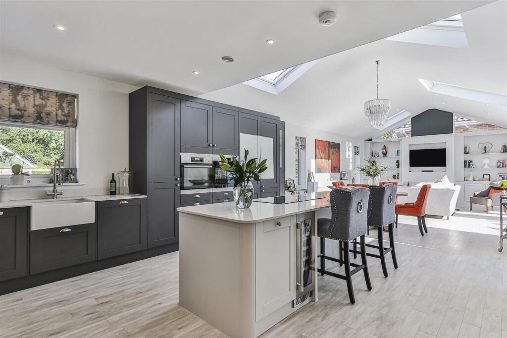 Main image of property: Hurst Hill, Evening Hill BH14