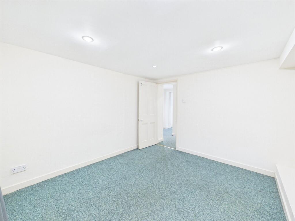 Apartment in Weston-super-Mare, North Somerset - View 4