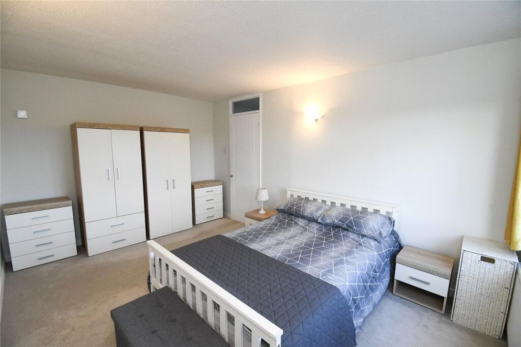 Apartment in Wirral, Liverpool City Region - View 4