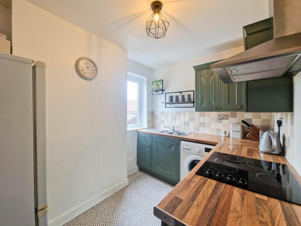 Apartment in Southend-on-Sea, Essex - View 5