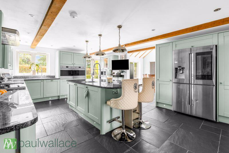 Goose Green | Substantial Gated Family Home on 0.7 Acres photo 2