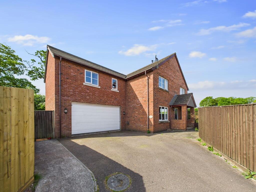 5-bed detached on Lychgate Park, Copplestone, Crediton, Devon, EX17, £400,000