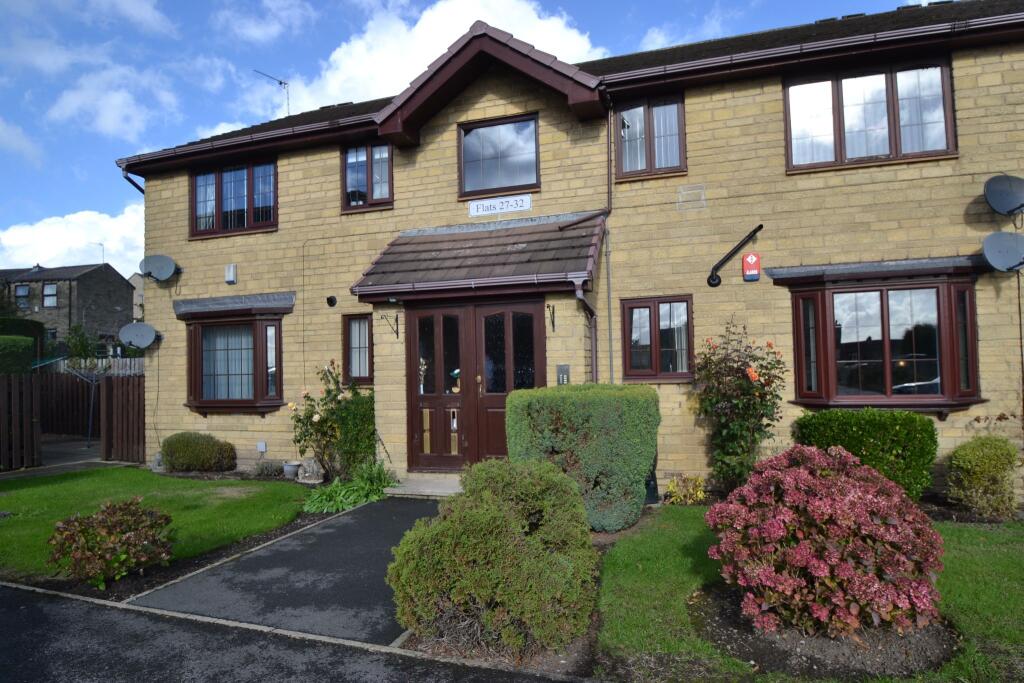 2-bed flat on Tay Court, Eccleshill,, £89,950