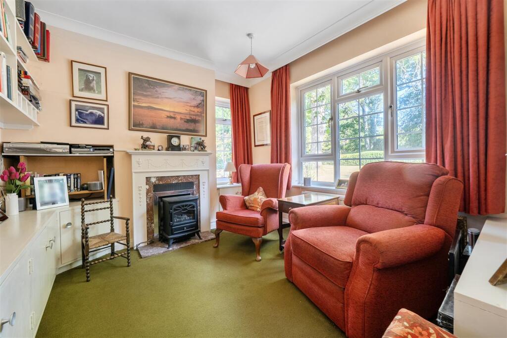 House in Finchampstead - More