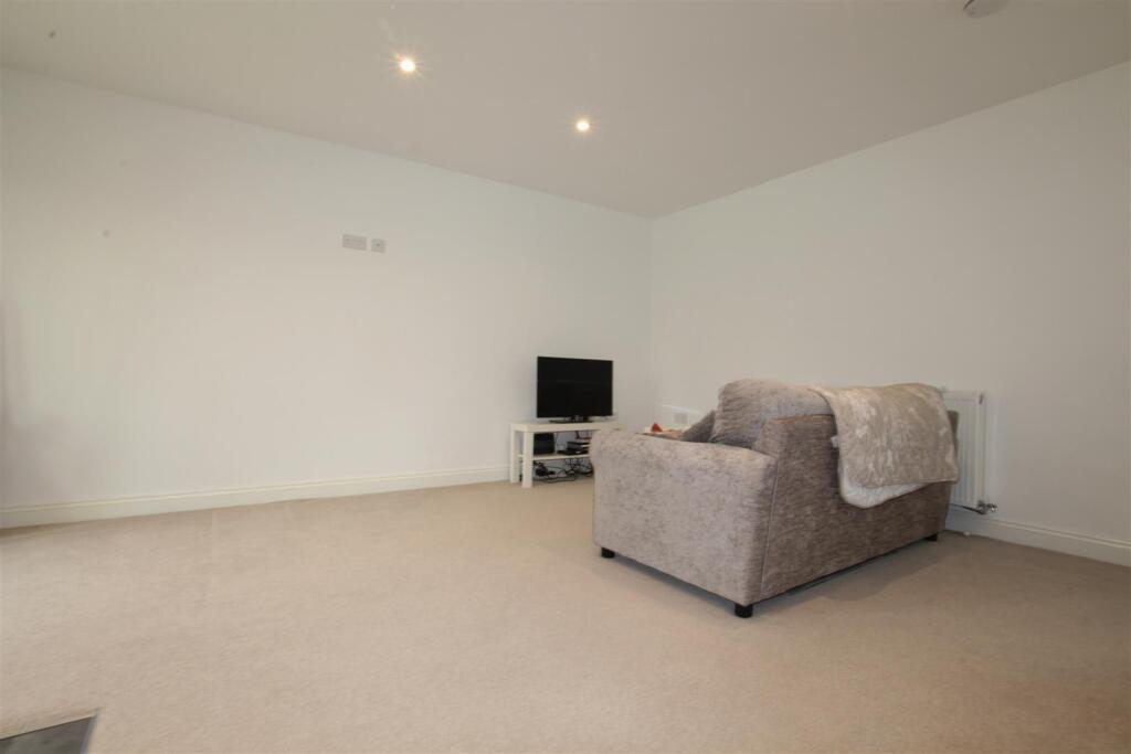 House in Southampton - View 3