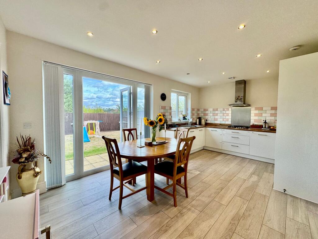 House in Luton - View 2