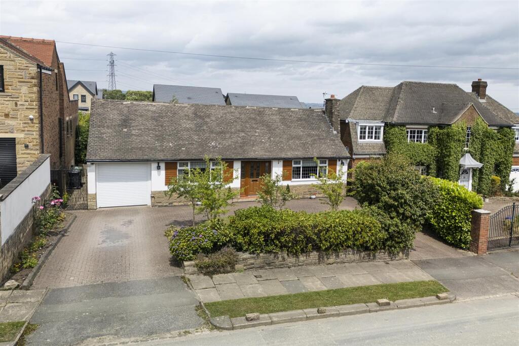2-bed bungalow on Gernhill Avenue, Fixby, Huddersfield, £450,000
