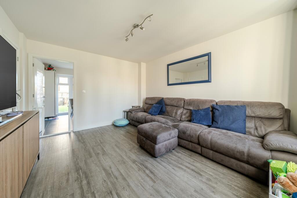 Blackwell Drive, Brize Norton, Carterton, Oxfordshire, OX18 photo 4