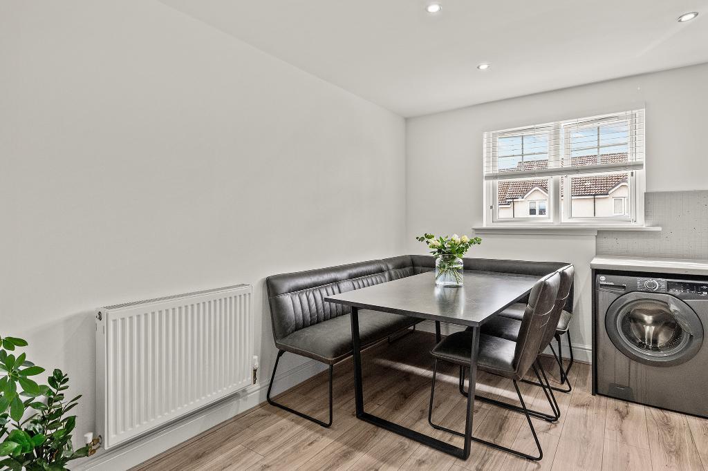 Apartment in Larbert, Kinnaird Village - More