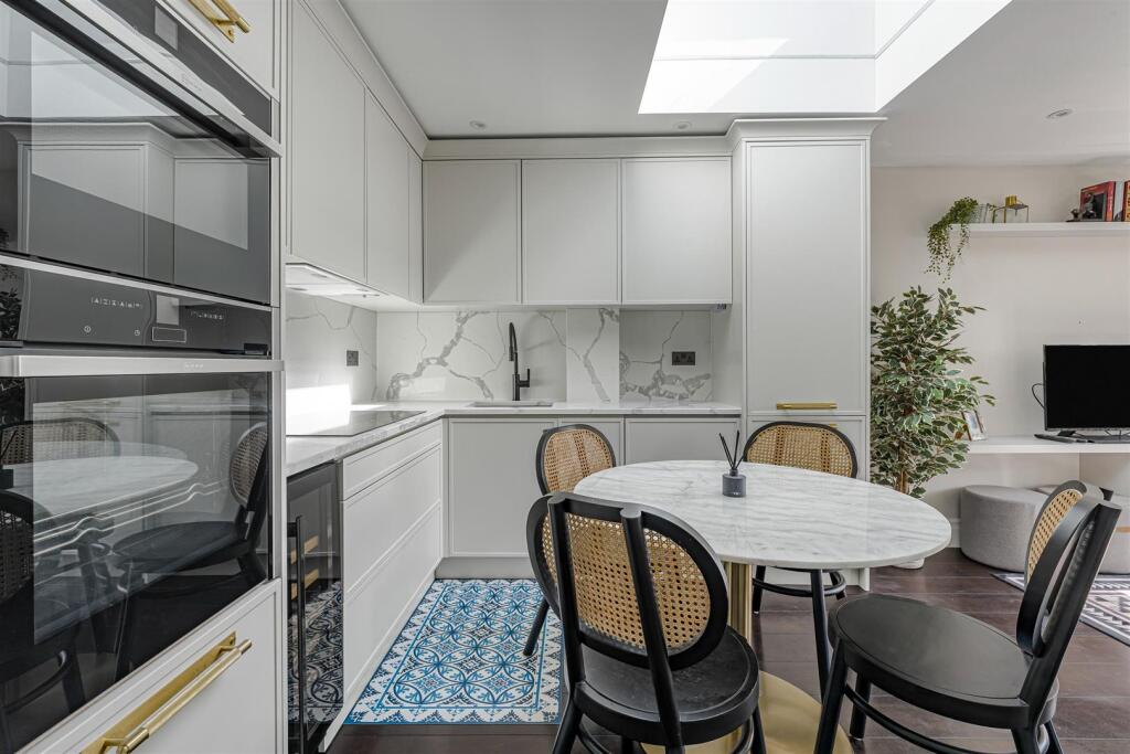 Apartment in London - View 2