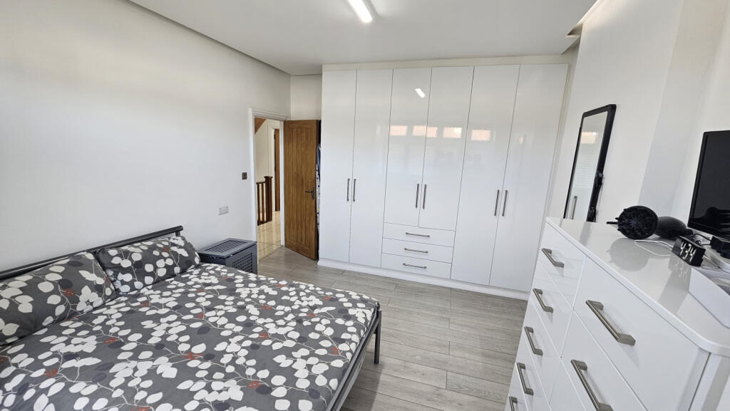 Main image of property: Streatham Vale, SW16 5TD