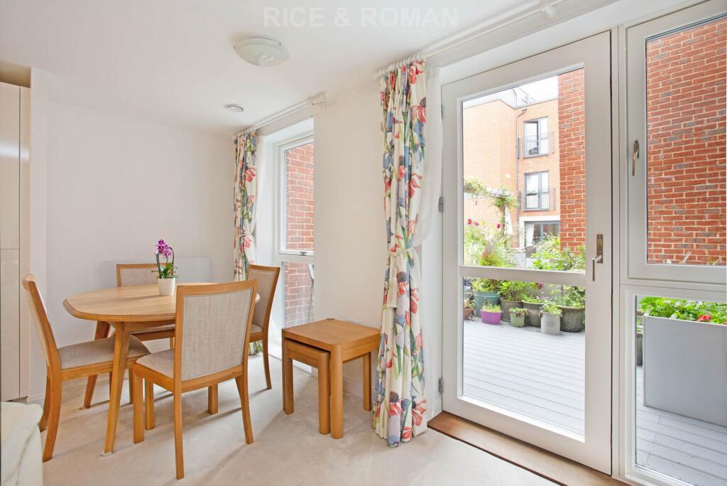 Apartment in Cobham - View 3
